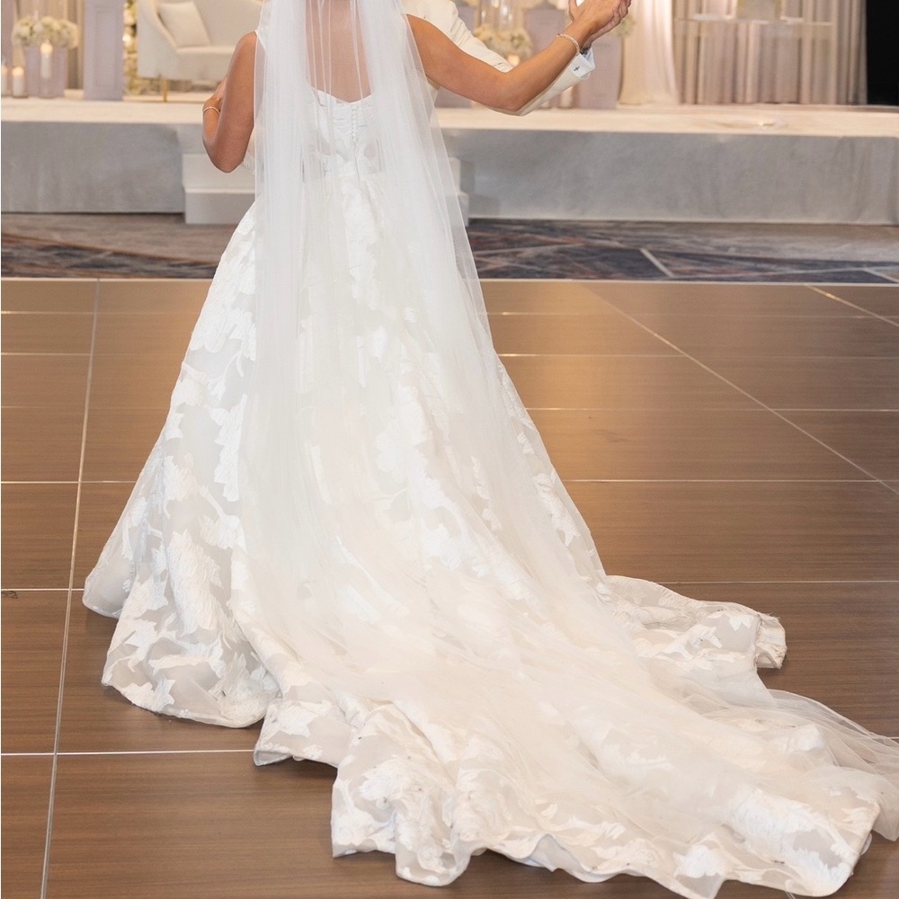 Eva Lendel “Camilla” Wedding Dress - Picture 3 of 9